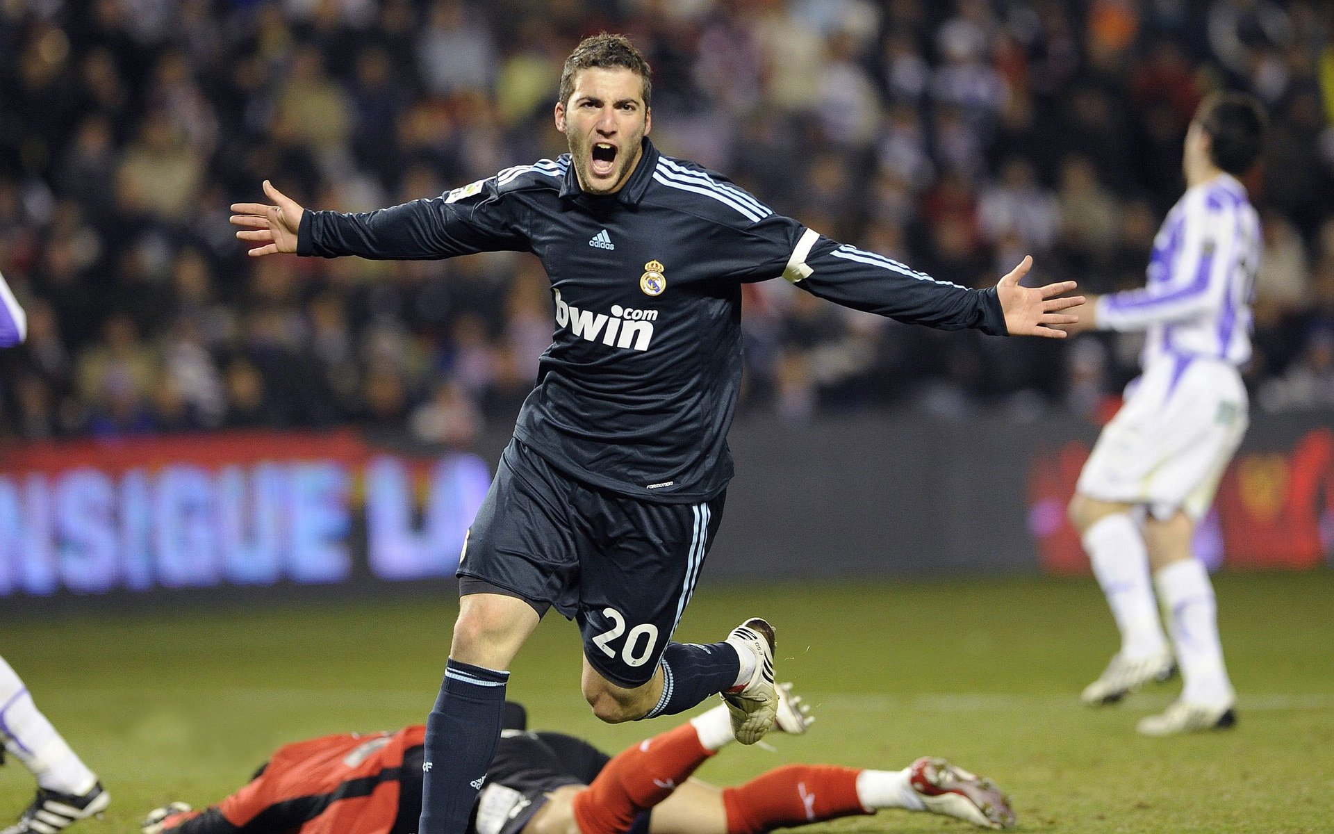 _年度最美瞬间：运动员微笑、庆祝集锦_，运动员庆祝动作